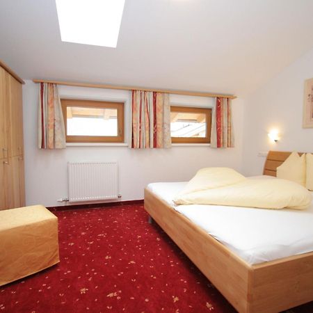 Charming Apartment In Uderns With Balcony Eksteriør billede