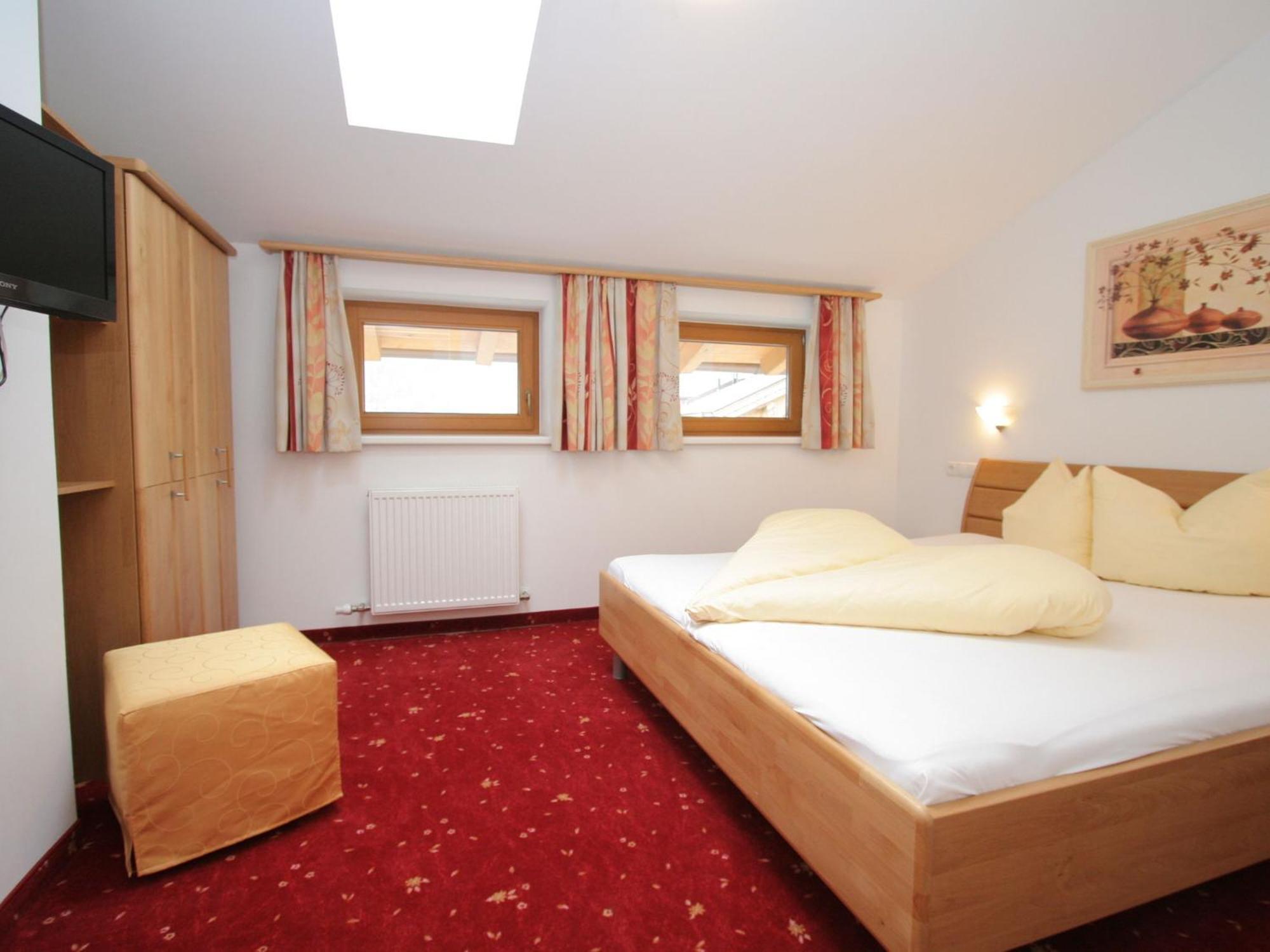 Charming Apartment In Uderns With Balcony Eksteriør billede