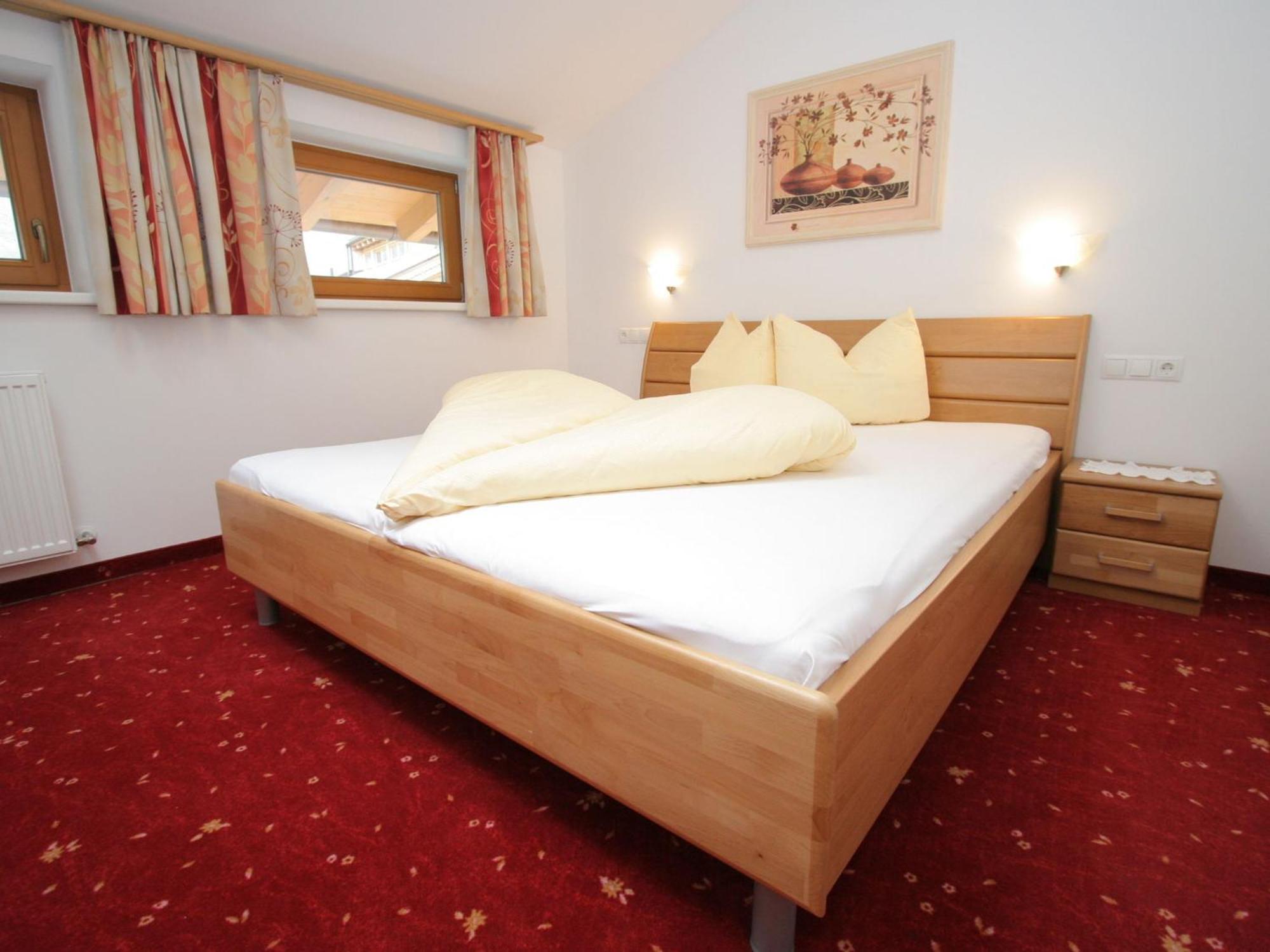 Charming Apartment In Uderns With Balcony Eksteriør billede