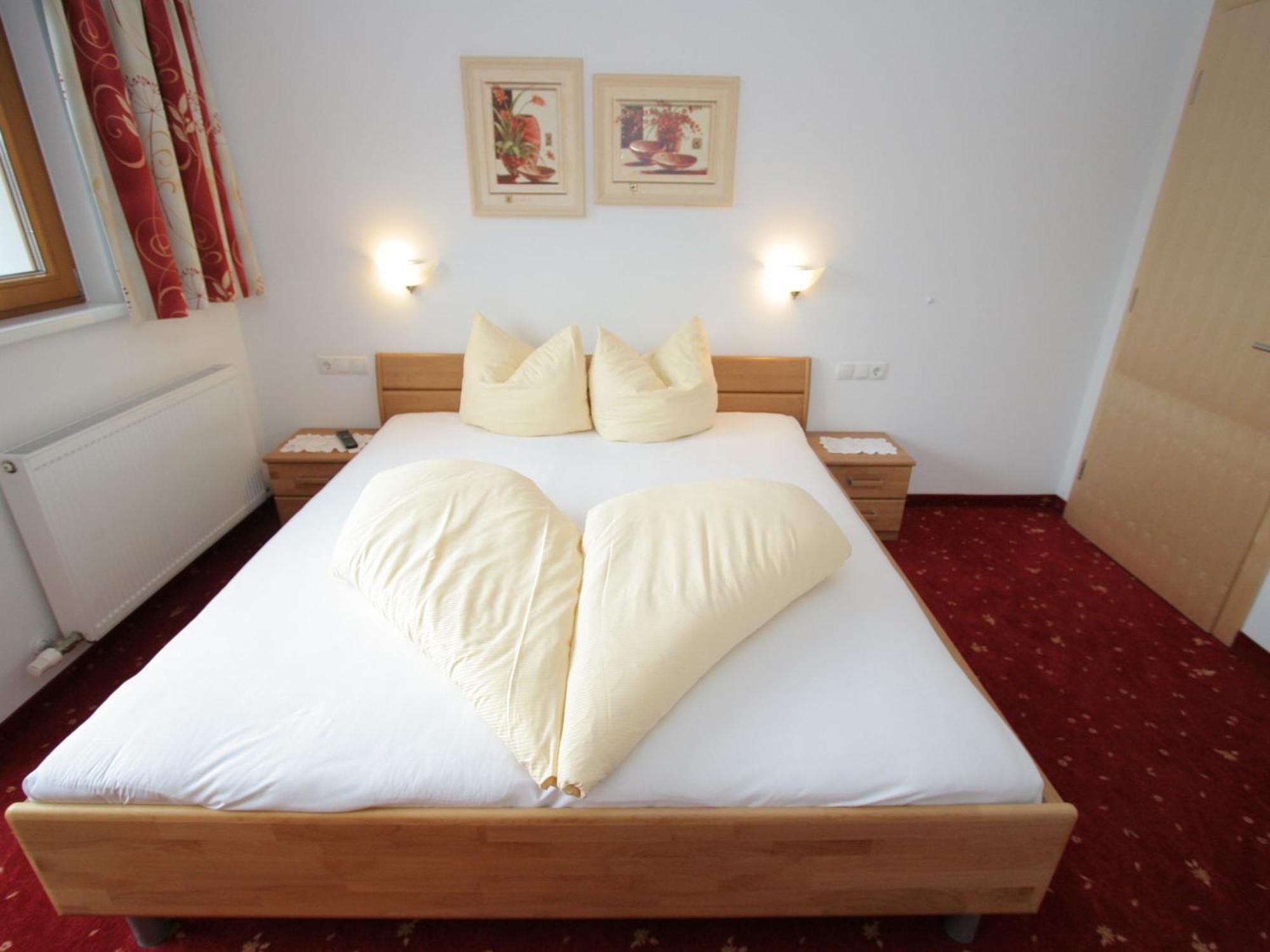 Charming Apartment In Uderns With Balcony Eksteriør billede