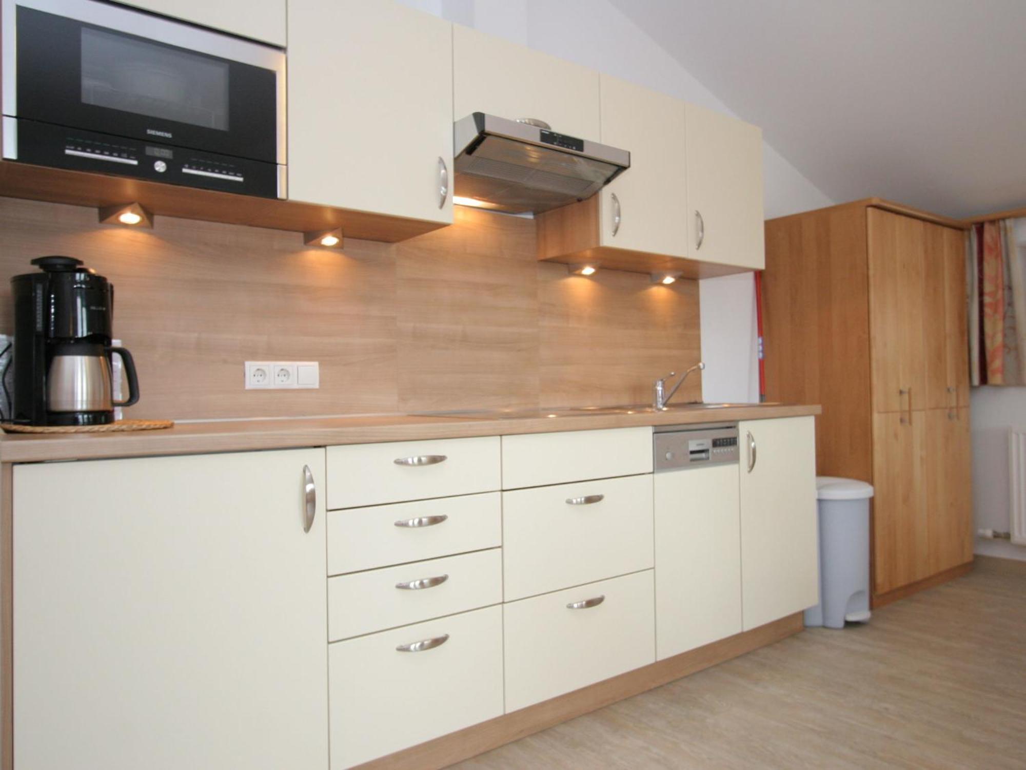 Charming Apartment In Uderns With Balcony Eksteriør billede