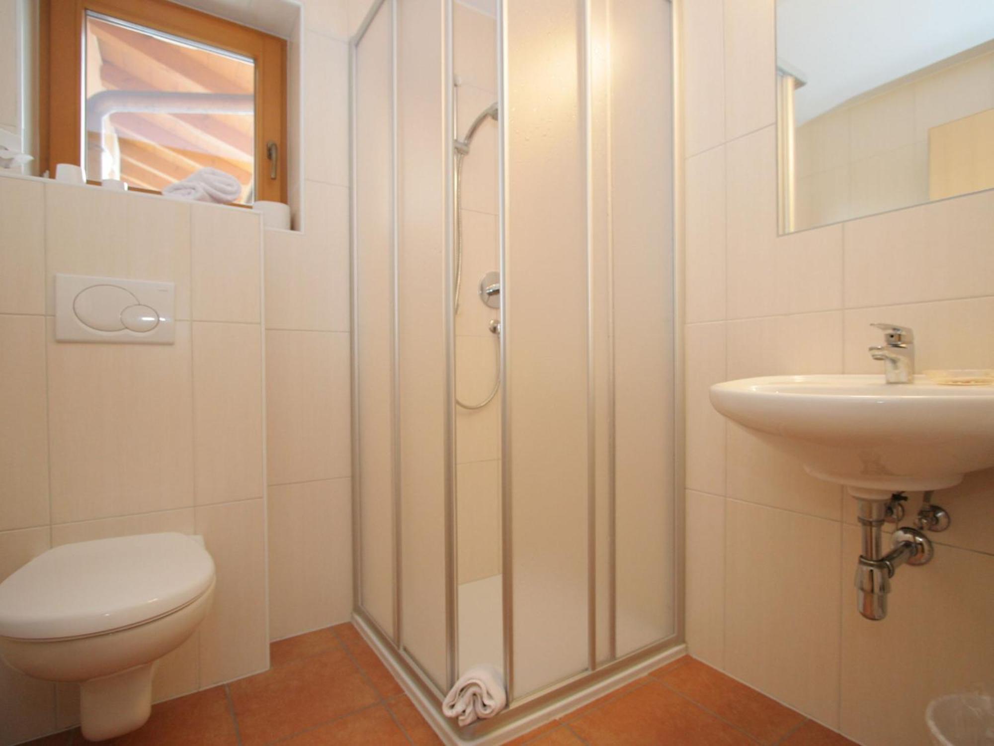 Charming Apartment In Uderns With Balcony Eksteriør billede
